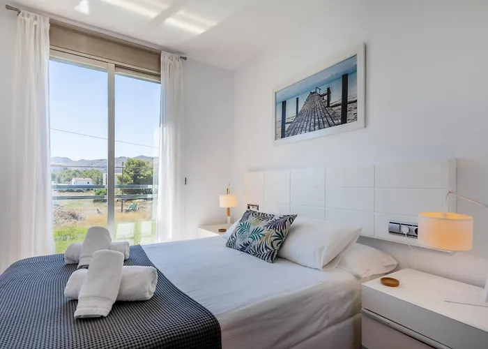 Apartment La Nau - Fantastic Apartment With Hot Tub And Pool, Just Steps Away From Beach