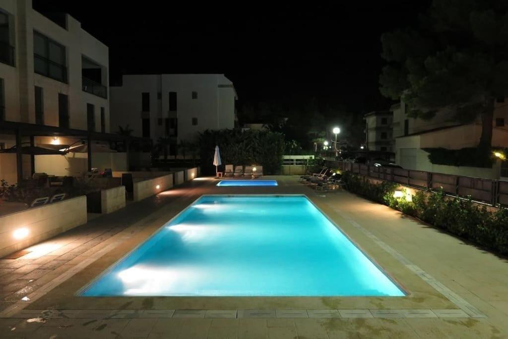 Apartamento La Nau - Fantastic With Hot Tub And Pool, Just Steps Away From